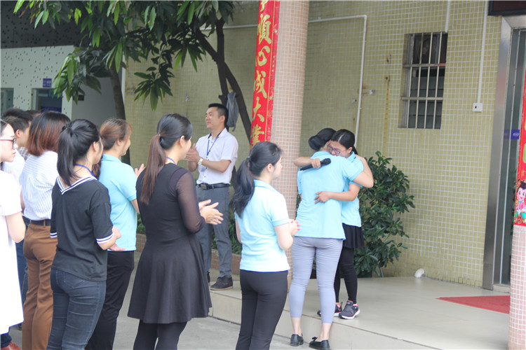 袁瑞芬在分享中用眼淚感動(dòng)了在場(chǎng)的所有人，滿(mǎn)滿(mǎn)的正能量