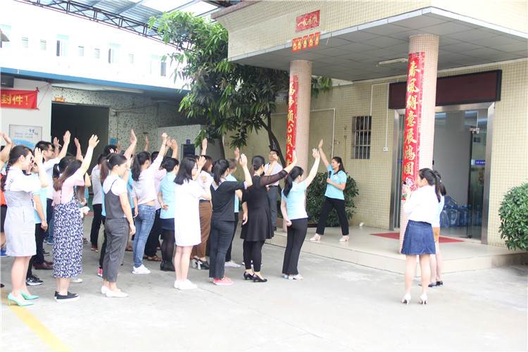 胡金花用自己的行動(dòng)證明了，她在這次培訓(xùn)中所學(xué)習(xí)到內(nèi)容，更傳遞了“愛(ài)”的精神理念。