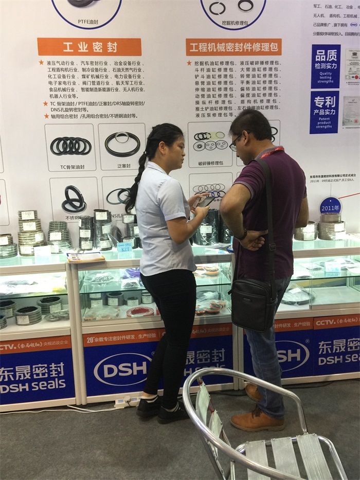 當(dāng)然，也有不少的國外客戶啦！