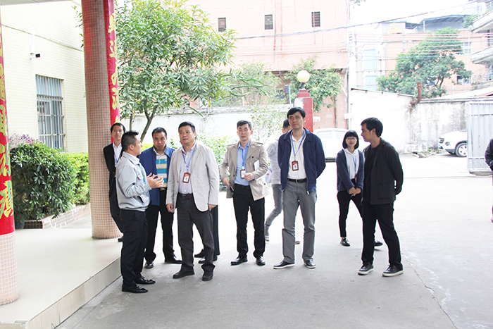 東莞市石碣鎮政府領導一行蒞臨東晟密封公司總部參觀指導工作