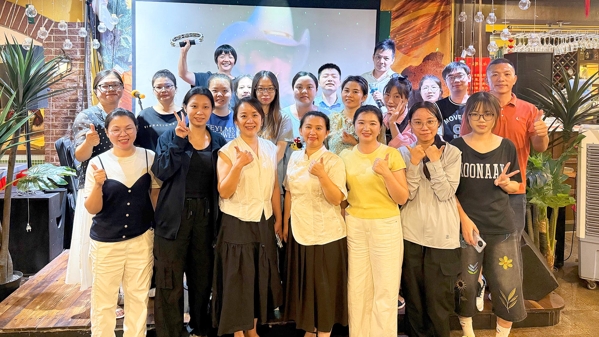 2025牛商爭霸圓滿收官暨：東晟“松山湖徒步·團隊聚餐”！