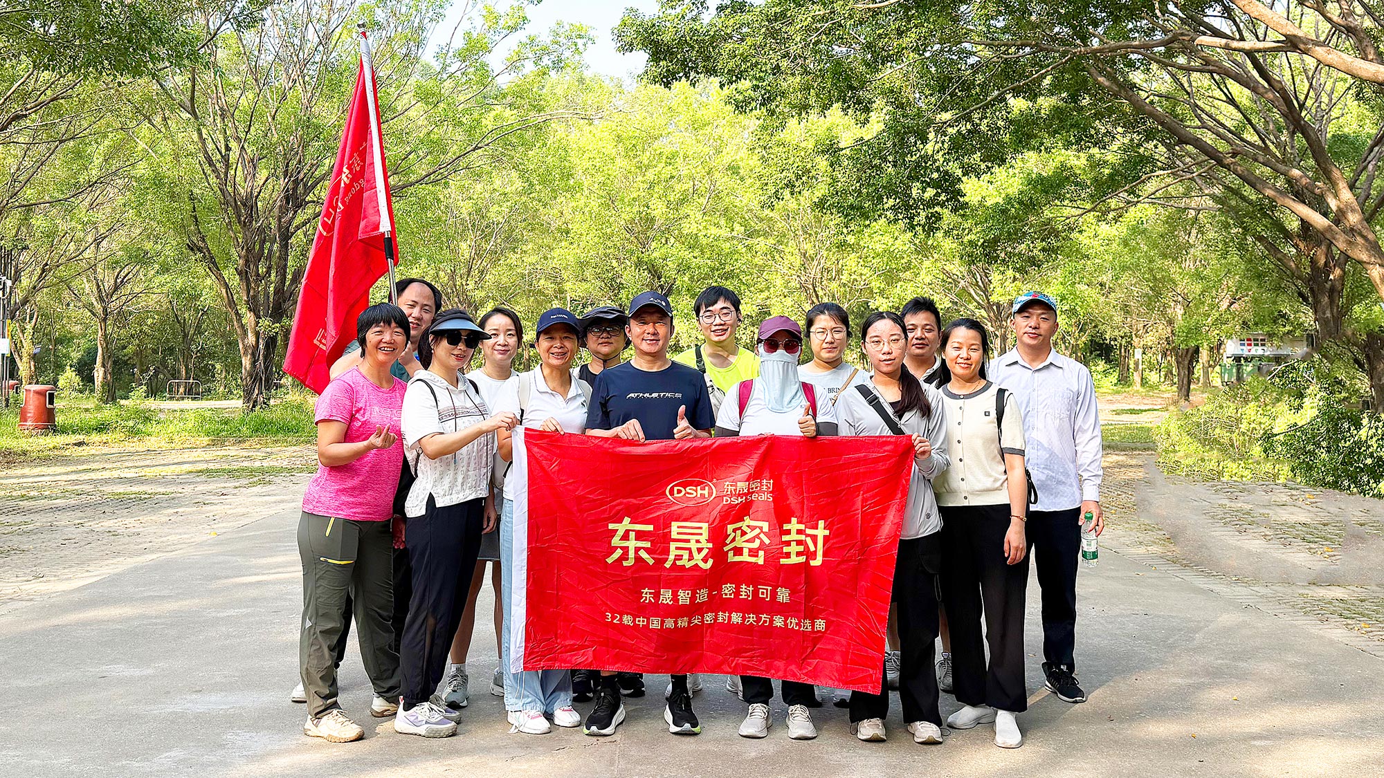 2025牛商爭霸圓滿收官暨：東晟“松山湖徒步·團隊聚餐”！